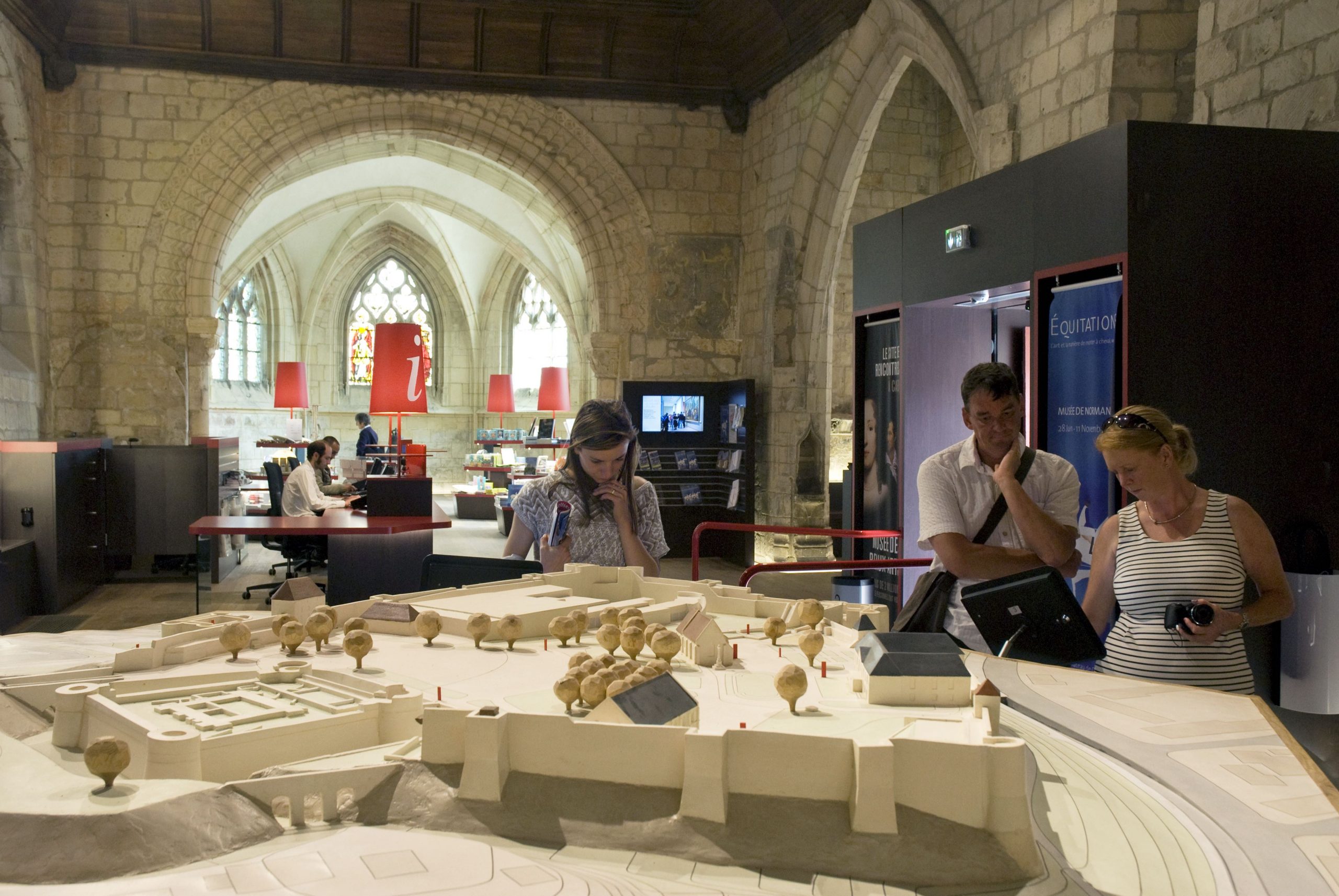 Aménagement scénographique de l’église Saint-Georges à Caen en 2014.