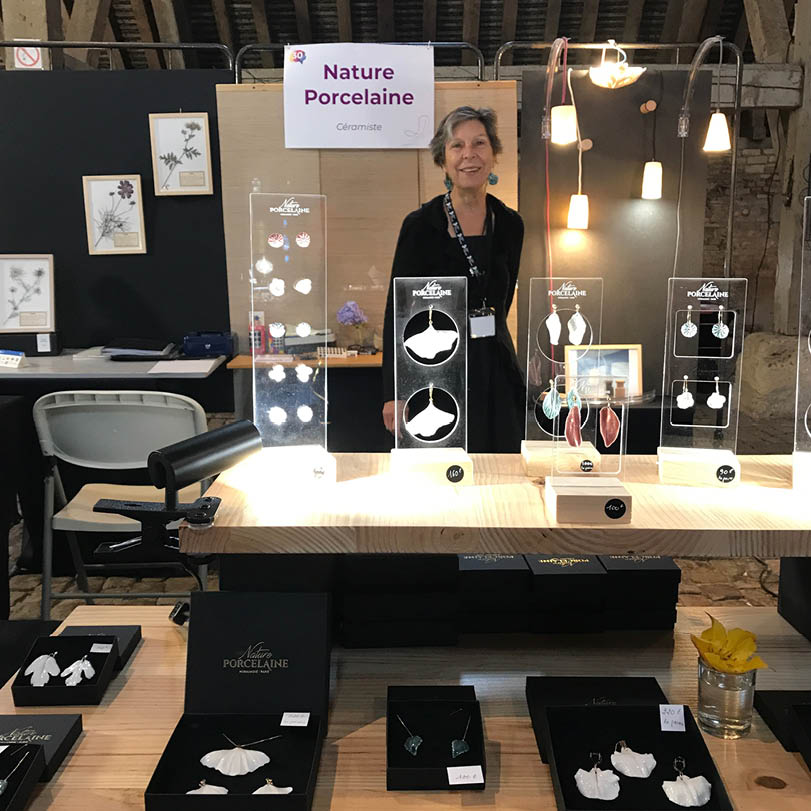 Mise en place du salon des métiers d’Art à Saint-Pierre-sur-Dives en 2022.