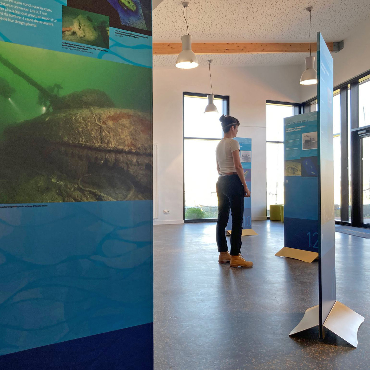 Scénographie de l’exposition itinérante « Une armada sous les flots » en 2022.