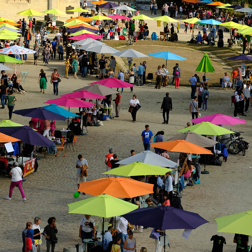 Scénographie de l’événement Place aux Assos à Caen.