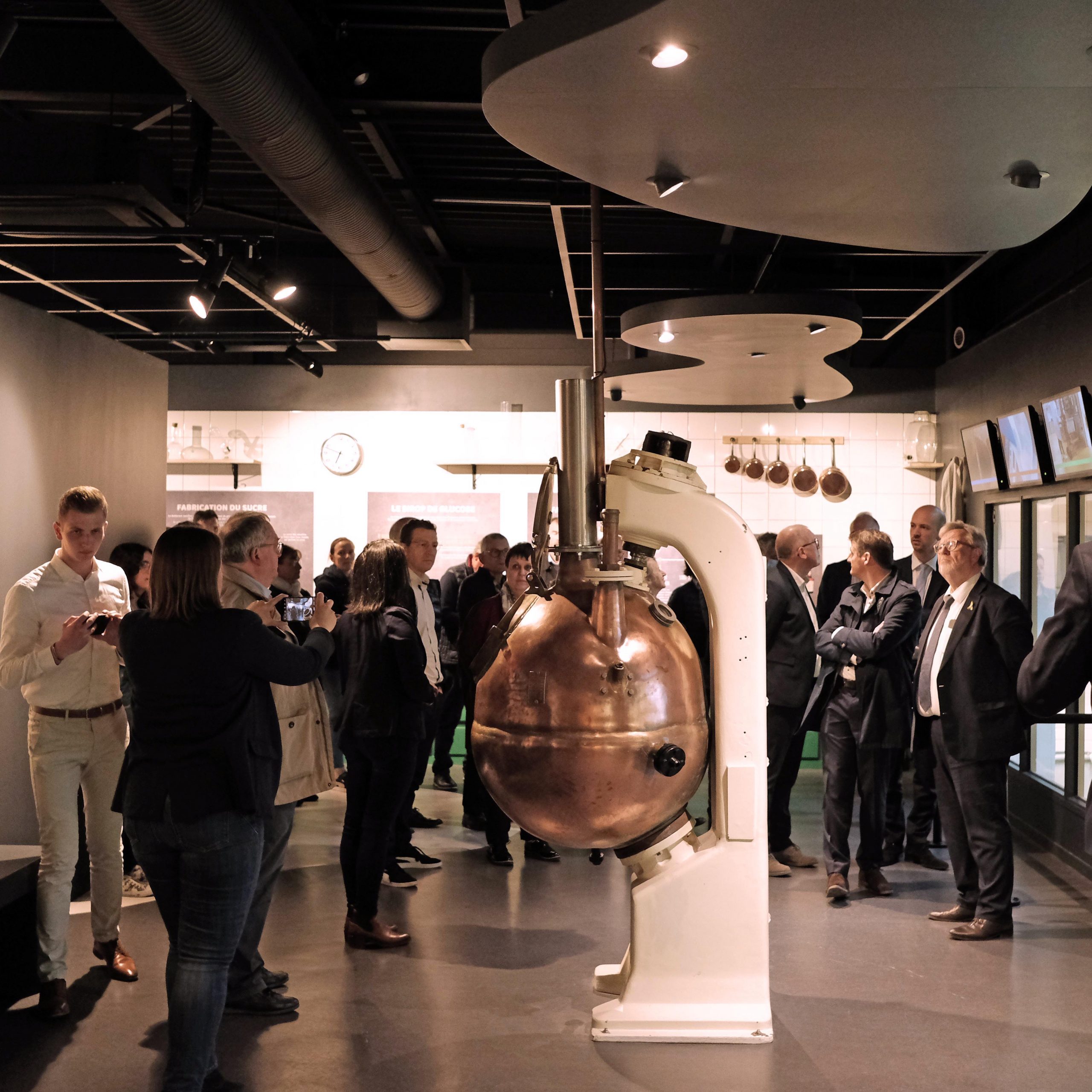 Scénographie de la galerie du caramel à Isigny en 2022.