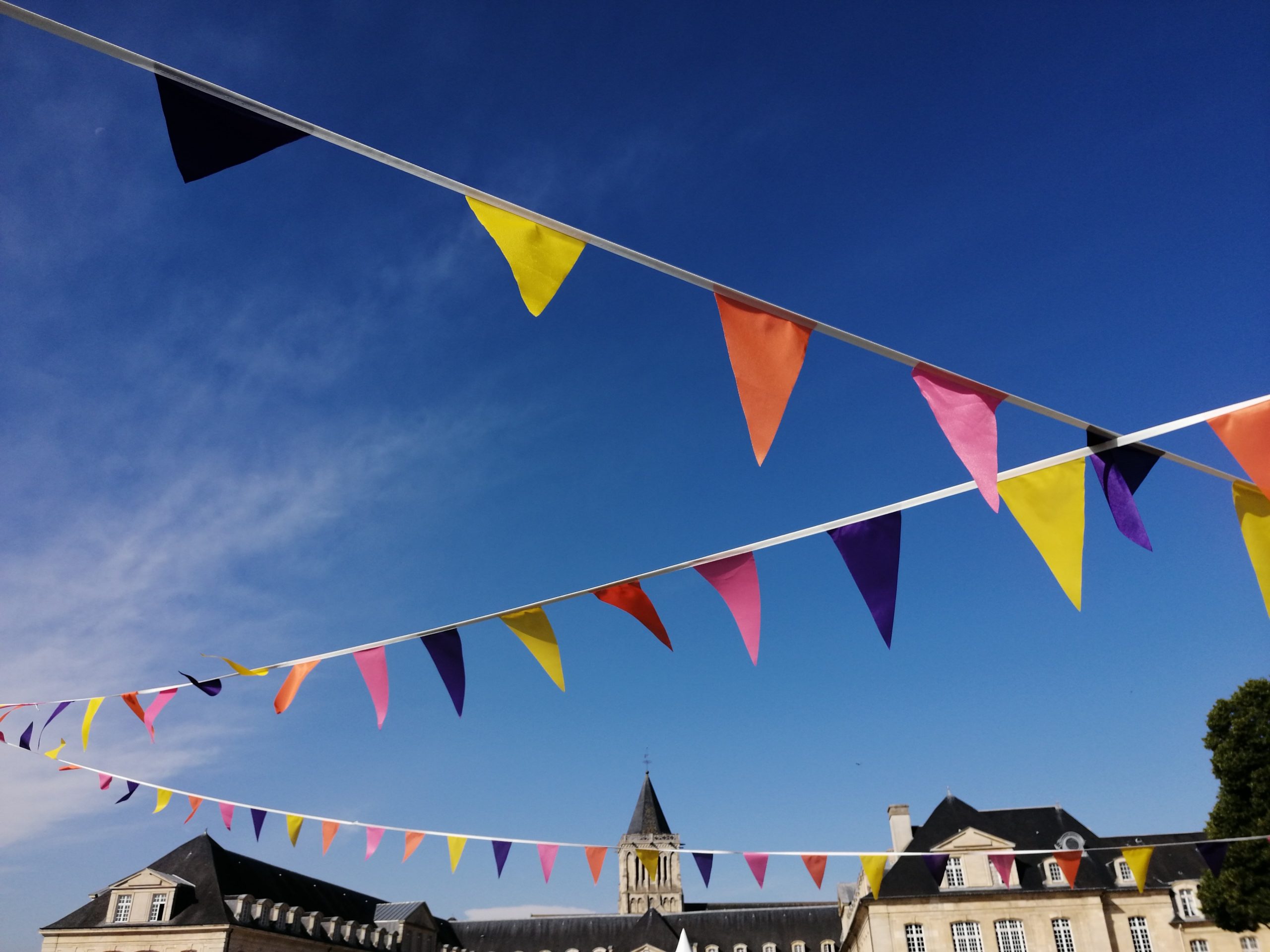 Conception et réalisation de la scénographie et de la régie générale de la Fête de la Musique 2022 à l’Abbaye aux Dames à Caen. 
